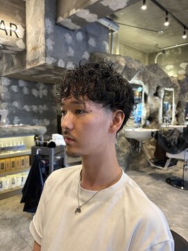 チルチェア 横浜(CHILL CHAIR) スペインカール×テーパーフェード　<横浜/バーバー>
