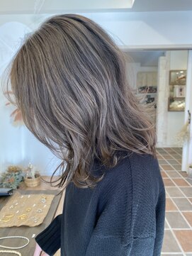 プリヤ(priya) くびれ×クールブラウン