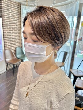 ヘアーアンドメイク ビス(HAIR&MAKE bis) 女性らしいシルエットショート☆ももこ