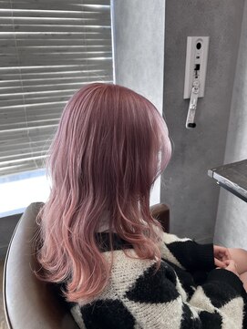 ヘアサロンM 新宿 ペールピンク
