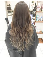 アッシュベージュグラデーションカラー　ロングレーヤーカット