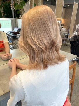 サンク 原宿 表参道(cinq) 原宿ベージュカラーミルクティーベージュブリーチダブルカラー