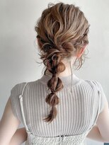 前髪シルキーベージュ編み下ろしヘアアレンジa