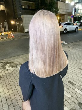 リノ(RLINO) 【名古屋/栄】レイヤーカット/ブリーチ/ホワイトブロンド