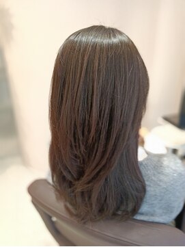 アンベリールフルー(EMBELLIR fleur) ロングレイヤーカットスタイル