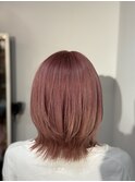 春先どり！チェリーピンク＆外ハネくびれミディアム