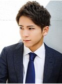 スーツ短髪ツーブロック束感モテる黒髪パーマ流行新郎髪型結婚式