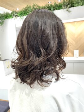 ステアケース 武蔵小杉店(stair:case) 2022年人気ひし形くびれ　コテ巻き風パーマ