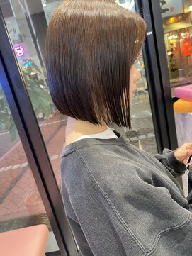 ロンドポレール 北千住(Lond polaire) 【伊勢】パツっとボブ/グレージュカラー/ボブウルフ