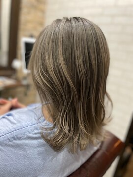 アトリエナガノ(atelier nagano) ニュアンスカラー/センターパート/ツヤ髪スタイル/ブルージュ