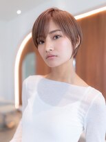 20代30代大人可愛いグレージュカラー斜めバングショートボブ