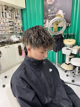 ヘアー バイ パッション ヤハタ(Hair by Passion YAHATA) 金メッシュツイストスパイラル
