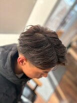 ヘアーワークス ボナ(HAIR WORKS bona.)&nbsp;清潔感溢れるスタイリッシュなセンターパート×メンズカラー