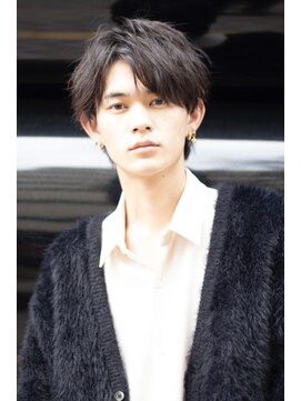 ユーフォリア 渋谷グランデ(Euphoria SHIBUYA GRANDE) フェザーショート　刈り上げセンターパート