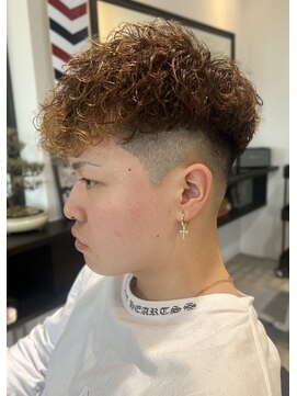 スワッグバーバースタジオ(SWAG BARBER STUDIO) スペインカール