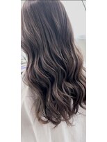 ファムバイアヴァンス(Femme by AVANCE.)&nbsp;ハイライトカラー柔らかグレージュウェーブ