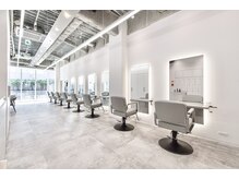 【フォトジェニックな空間設計 】来店体験そのものが“映える”サロンデザイン。