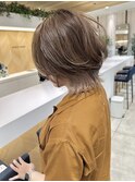 大人白髪ぼかしハイライトグレージュ外ハネミディアム