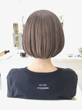 リンク(LINK) ショートボブ×ハイライトグレイカラー