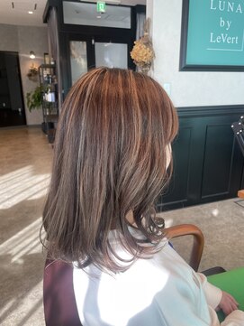 ルナバイルヴェール(LUNA by LeVert) ちょっぴりレイヤー大人ボブ ハイライト グレージュカラー