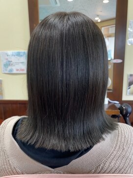 イル デ パン ILE DES PINS 透明感カラーの外ハネボブ