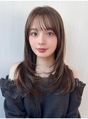 20代に人気！顔周りの後れ毛がかわいいシャギーレイヤーロング