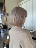 透明感ホワイトベージュカラー切りっぱなしボブケアブリーチ
