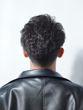 アルファ 新宿(alpha) フェザーパーマ/ブルーブラック/刈り上げセンターパート[新宿]