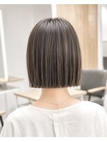 ネオリーブウリ 二子玉川店(Neolive uri)&nbsp;イメチェンホワイトブロンド外ハネボブ美髪ワイドバング