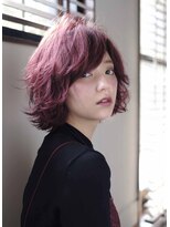 ヘアデザイン ソラ(Sola)&nbsp;ワインレッドピンクデザインカラー×無造作ハネボブ×斜めバング