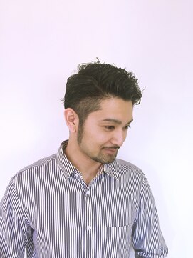シン(SHIN) きっちり刈り上げ&ニュアンスパーマ