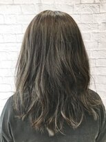 ミーティア バイ クアトロ(Meteor By QUATRO) ゆる巻きヘアースタイル