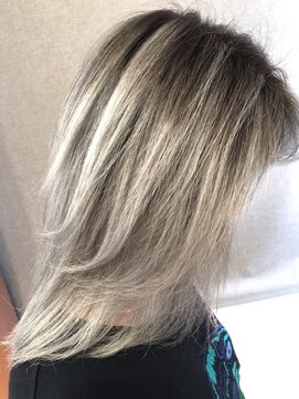 オリ(‘Oli) ハイライトバレイヤージュ_ホワイトベージュ