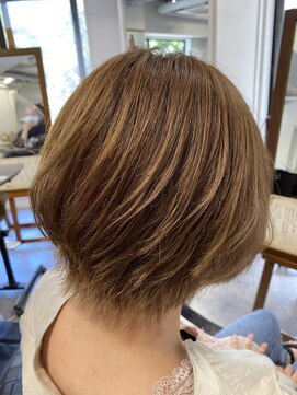 フツーロ 栄(FUTURO) ショートボブ