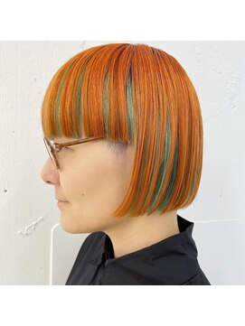 クク(QUQU) オレンジとグリーンのコントラスト