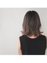 外ハネくびれミディアム×オリーブアッシュ