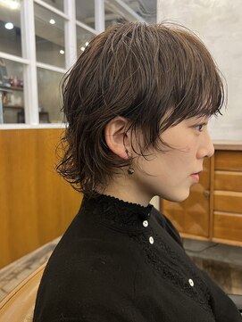 秋冬の前上がりマッシュショートボブに癖毛風ニュアンスパーマ