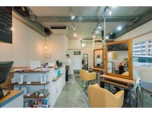 木村美容店の雰囲気（自然光が差し込む明るい空間）