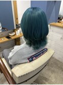 エメラルドグリーン