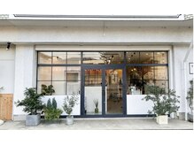 【ヒッコリーさんの斜め前】駐車場：店舗前2台/建物裏36・37番