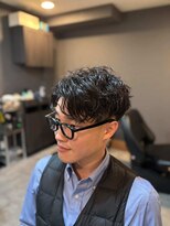 ザ ブライト バーバー(The BRIGHT BARBER)&nbsp;センター分けスパイラルパーマ　フェードスタイル