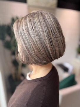 ステア ケース(stair case) ハイライトと肌をくすませない柔らかグレージュ　脱白髪染め