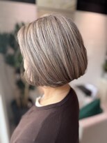 ステア ケース(stair case) ハイライトと肌をくすませない柔らかグレージュ 脱白髪染め