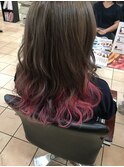 ビビットピンクなインナーカラー