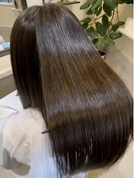 フルールバイニューヨークニューヨーク 京都北大路(fleur by NYNY)の写真/【北大路2分/髪質改善特化サロン】ダメージを最小限に抑え、憧れのうる艶ストレートを叶えます♪