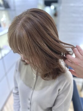 ステア ケース(stair case) 明るいベージュでつくる脱白髪染めカラー 40代50代60代