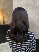 【トレンド韓国風くびれヘア】ワンカール巻くだけで華やかに決まる上品デザイン