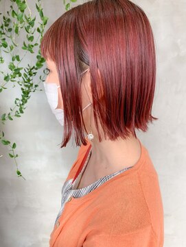 テトヘアー(teto hair) ピンクベージュ、外はねボブ、ブリーチカラー、前下がり