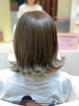 クオリス 上福岡店(QUALIS) 大人かわいい/外ハネ/くびれ/小顔/アッシュベージュ/20代30代