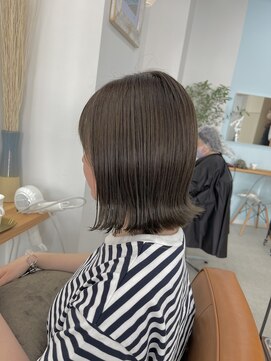 ティエル(TieLu) 切りっぱなしボブ×ミントアッシュ×外国人風